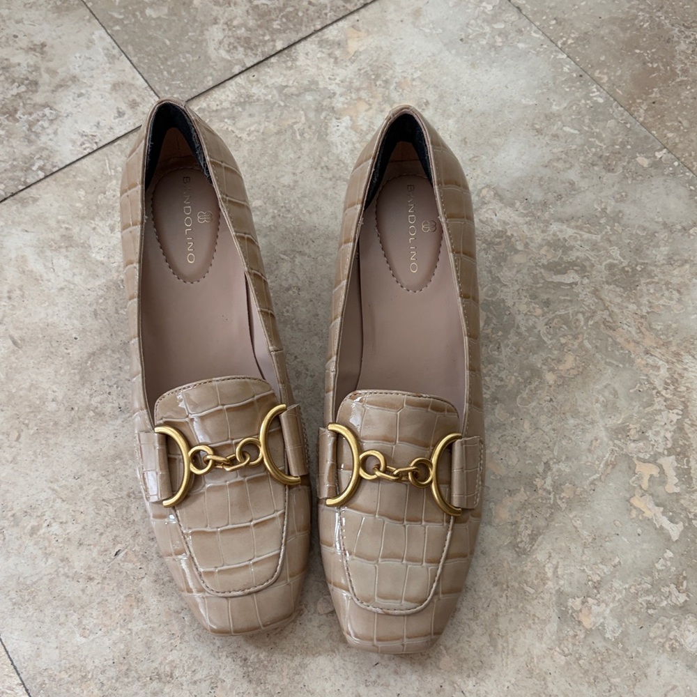 Bandolino Tan Croc-Embossed Patent Loafers Sz 6.5